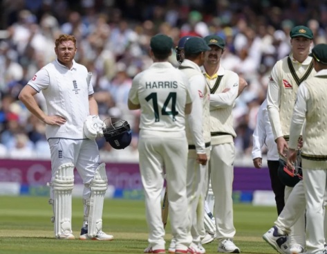 Jonny Bairstow & Australian players. Baistow's controversial dismissal left the internet divided.